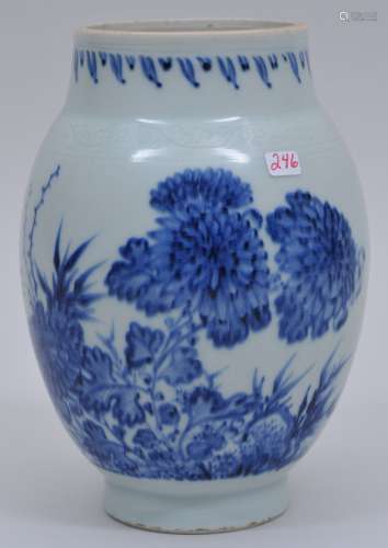 Porcelain jar. China. Transistional period. 1620-1670. Oviform with underglaze blue decoreation of flowers beneath a band of engraved scrolling. (An Hua). 7