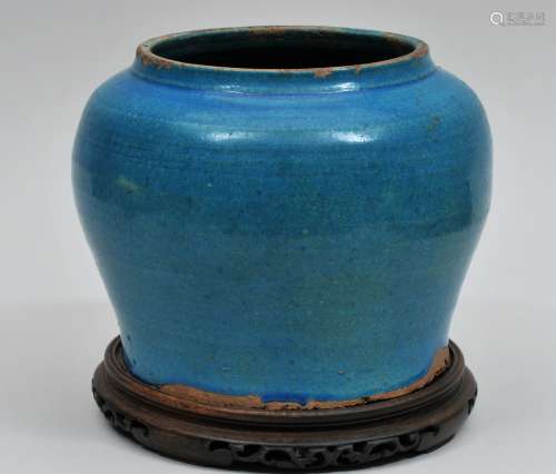 Stoneware vase. Ming period. (1368-1644). Turquoise glaze. 7