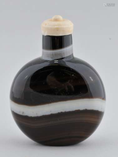 Banded Agate Snuff bottle. China. 2-3/4