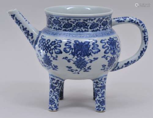 Porcelain wine ewer. China. 20th century. Ho type. 
