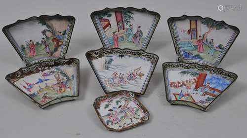 Lot of seven pieces of Canton enamel. Decoration of Europeans and Historical scenes. Loss.