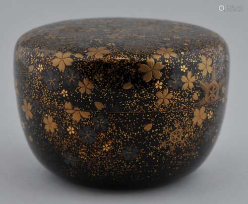 Tea caddy. Japan.  Lacquer. 19th century. Decoration of snow flakes and flowers in silver and gold on a black ground. Signed Naosai. 3-1/2