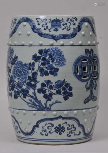 19th century Chinese blue and white porcelain barden barrel. 19