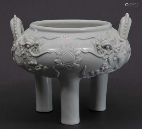 Blanc de Chine censer. China. 19th century. Te Hua ware. Tripod with decoration of moulded dragons and pearls. 10