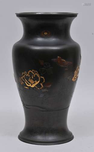 Mixed metal vase. Japan. Meiji period (1868-1912). Decoration of birds and flowers in gold, silver and shakudo. 12-1/2