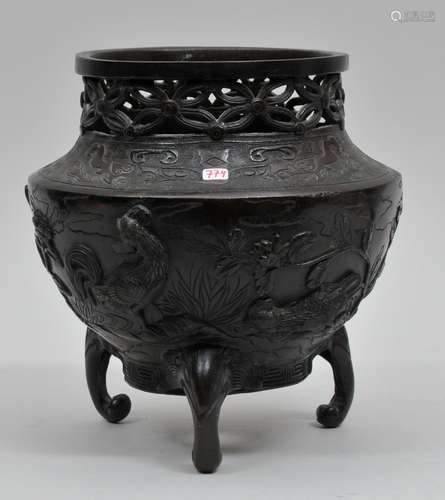 Bronze vase. Japan. Meiji period (1868-1912). Surface decorated with birds and flowers. Elephant head feet. 8-3/4