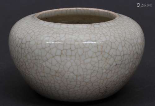 Porcelain water coupe. China. 19th century. Crackled white glaze. Globular shape. 4