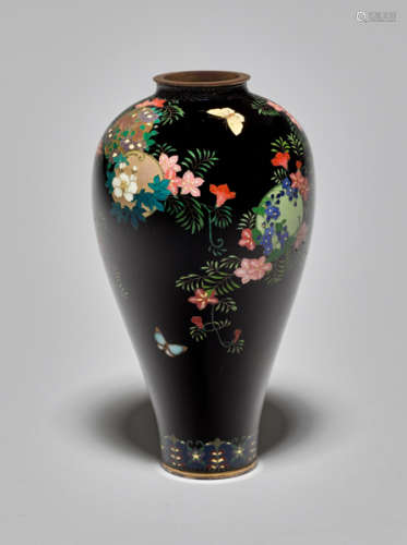 A SMALL CLOISONNÉ VASE BY NAMIKAWA YASUYUKI (1845-1927)