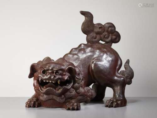 SCULPTURE OF A HISSING SHISHI