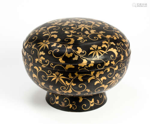 A RARE GOLD AND BLACK LAQUER JIKIRO (CEREMONIAL FOOD CONTAINER)