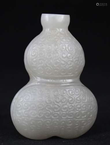 An Archaic Style Jade Snuff Bottle, Qing Dynasty.