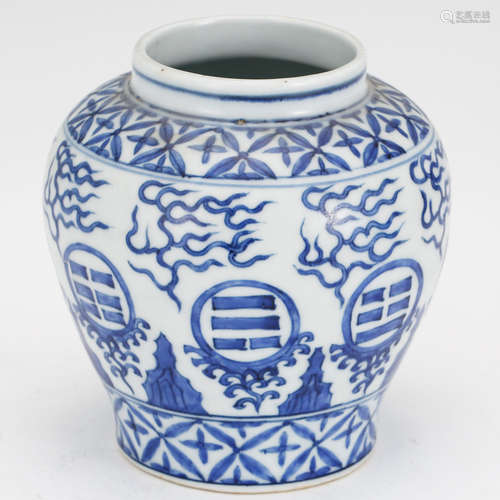 CHINESE BLUE AND WHITE PORCELAIN JAR