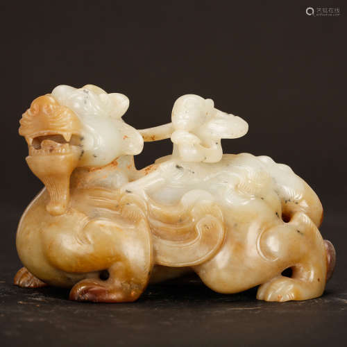 CHINESE ARCHAIC JADE BEAST