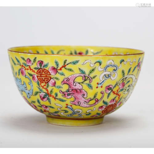 CHINESE YELLOW GROUND FAMILLE ROSE BOWL