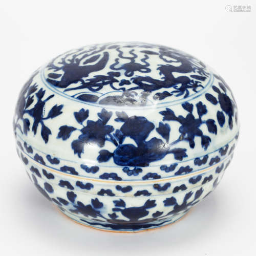 CHINESE BLUE AND WHITE COVER JAR