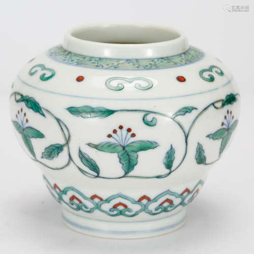 CHINESE DOUCAI PORCELAIN JAR