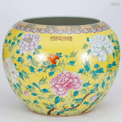 CHINESE YELLOW GROUND FAMILLE ROSE PORCELAIN JAR