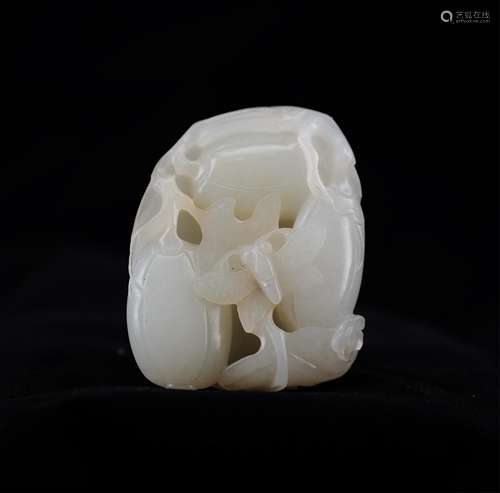 CHINESE WHITE JADE PENDANT