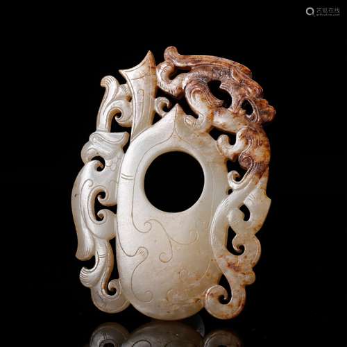 CHINESE ARCHAIC JADE PENDANT