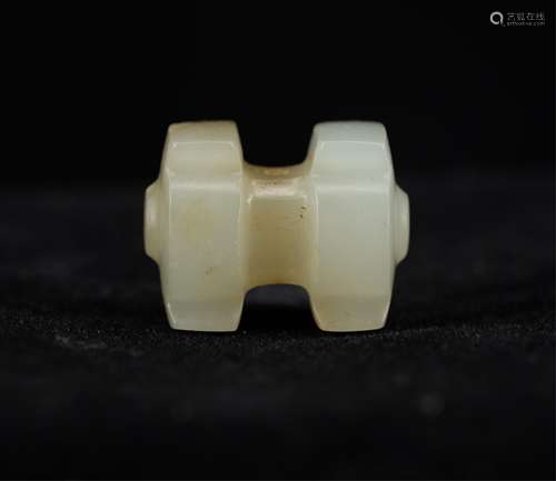 CHINESE ARCHAIC JADE PENDANT