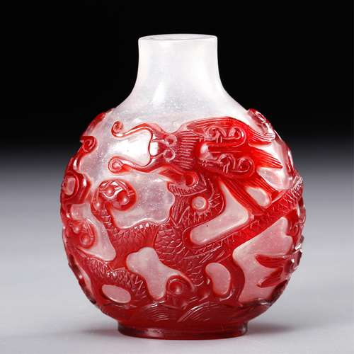 CHINESE RED PEKING GLASS SNUFF BOTTLE