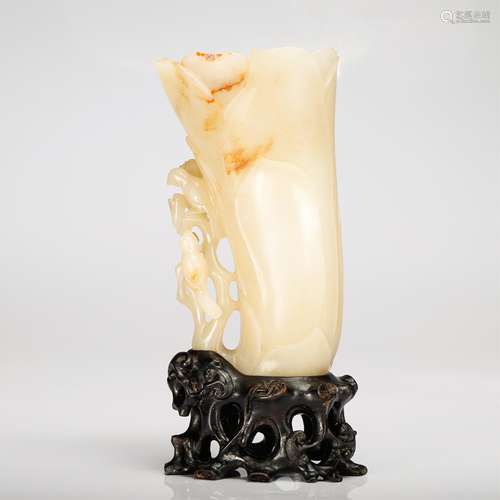 CHINESE WHITE JADE FLOWER VASE