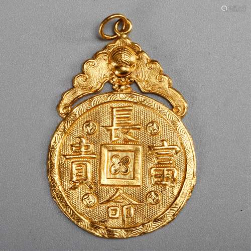 CHINESE 22K GOLD PENDANT OF BAT AND COIN