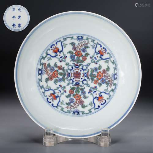 CHINESE DOUCAI PORCELAIN PLATE