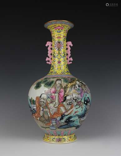 CHINESE FAMILLE ROSE PORCELAIN VASE