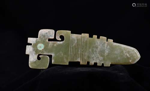 CHINESE ARCHAIC JADE PENDANT