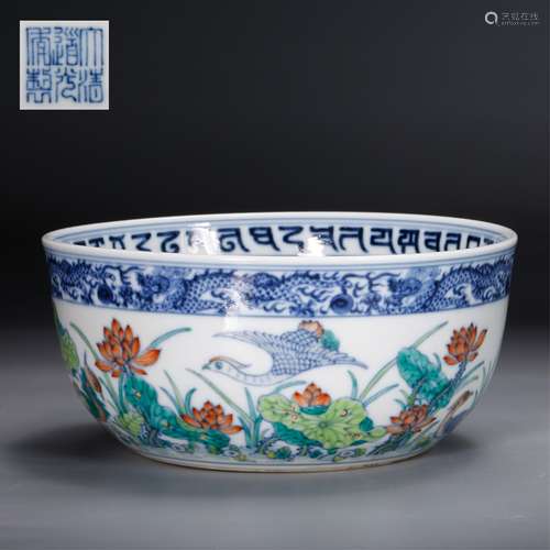 CHINESE DOUCAI PORCELAIN BOWL