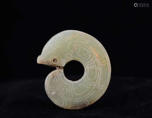 CHINESE ARCHAIC JADE PENDANT