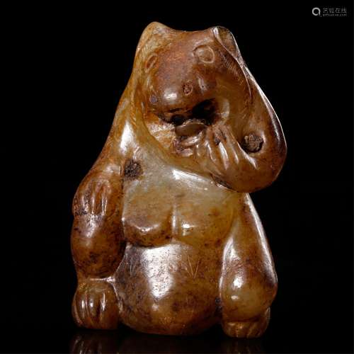 CHINESE ARCHAIC JADE BEAR