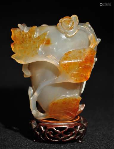 CHINESE AGATE CARVED FLOWER VASE