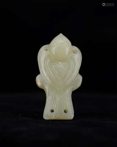 CHINESE ARCHAIC JADE PENDANT