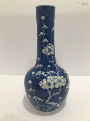 Qing Dynasty Chinese Blue and White Porcelain Vase