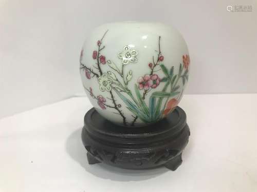 Chinese Late Qing Dynasty Famille Rose Porcelain Vase