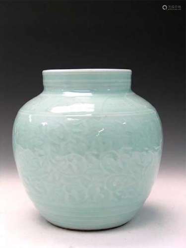 Chinese Qing Dynasty Celadon Porcelain Jar