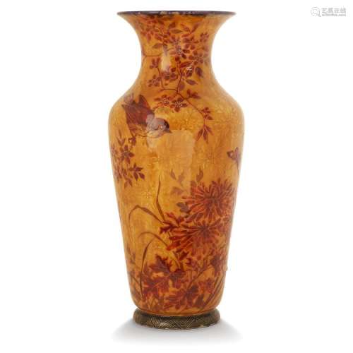 THÉODORE DECK (1823-1891) Vase balustre en faïence, décor japoniste émaillé de papillons et d'oiseau sur fond de végétaux fleuris,...