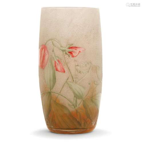 DAUM NANCY Petit vase ovoïde en verre jaspé orangé et blanc, décor gravé à l'acide et émaillé vert et rouge de papilionacées. Sign...