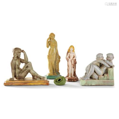PAUL SCHENCK (XXE) Suite de quatre statuettes en grès, représentant des jeunes femmes, stylisation Art déco, émaux polychromes iri...