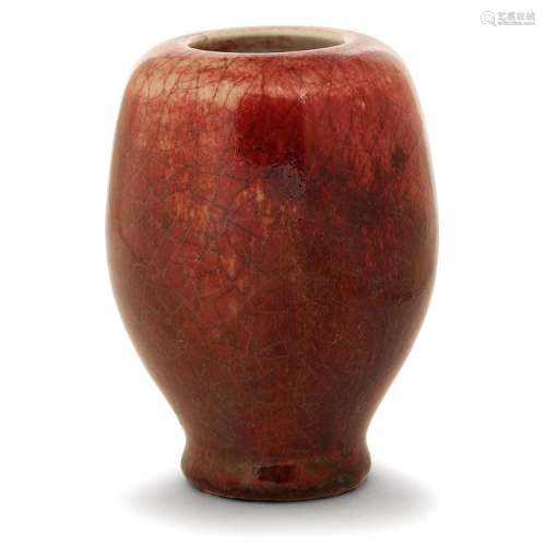 ERNEST CHAPLET (1835-1909) Petit vase ovoïde en grès porcelainique, décor de coulures rouge sang de bœuf réticulées sur fond blanc...