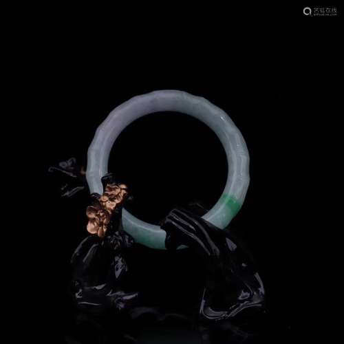 A JADEITE BANGLE