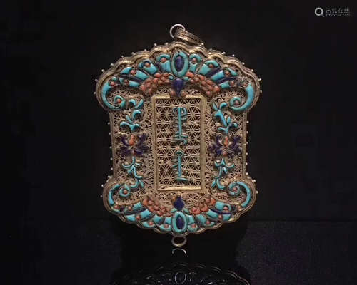 A GILT SILVER TURQUOISE DECORATED PENDANT