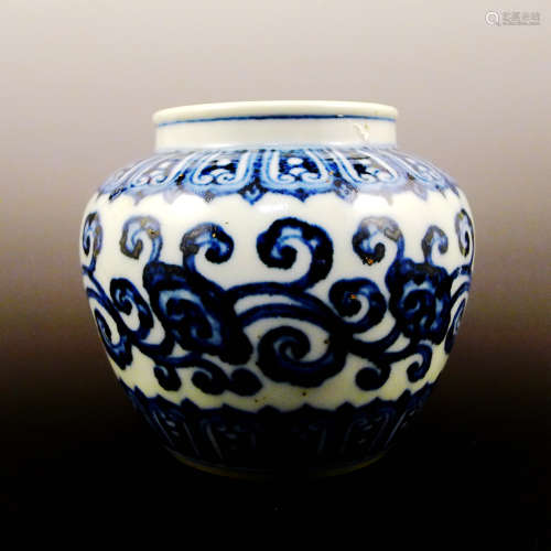 Ming Dynasty Xuande blue and white pot