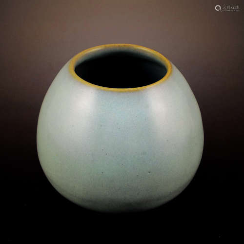 Jin Dynasty white glaze Jun porcelain Pot