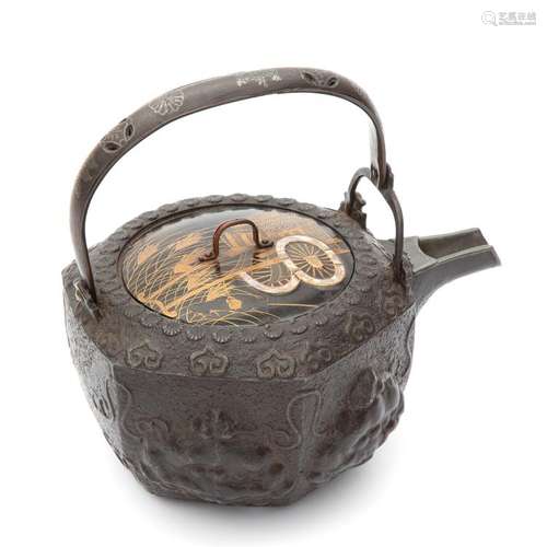 A Japanese cast iron saké kettle with a lacquer cover