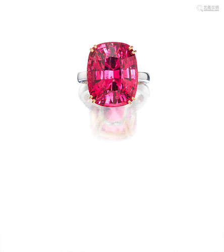 A Spinel Single-Stone Ring