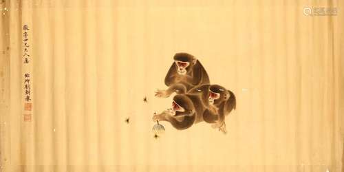 LIU QUANQING Monkeys and Butterflies ink and colour on paper, unmounted 128 x 62cm. 劉銓卿   猴子 設色紙本 款識：徽亭四兄大人屬 銓卿劉朝舉 鈐印：「劉朝舉印」「涼雨□□□踞」