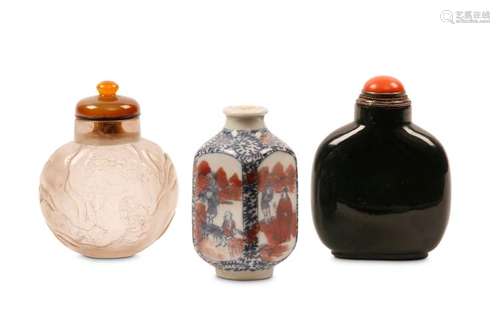 THREE CHINESE SNUFF BOTTLES. Qing Dynasty. The cry